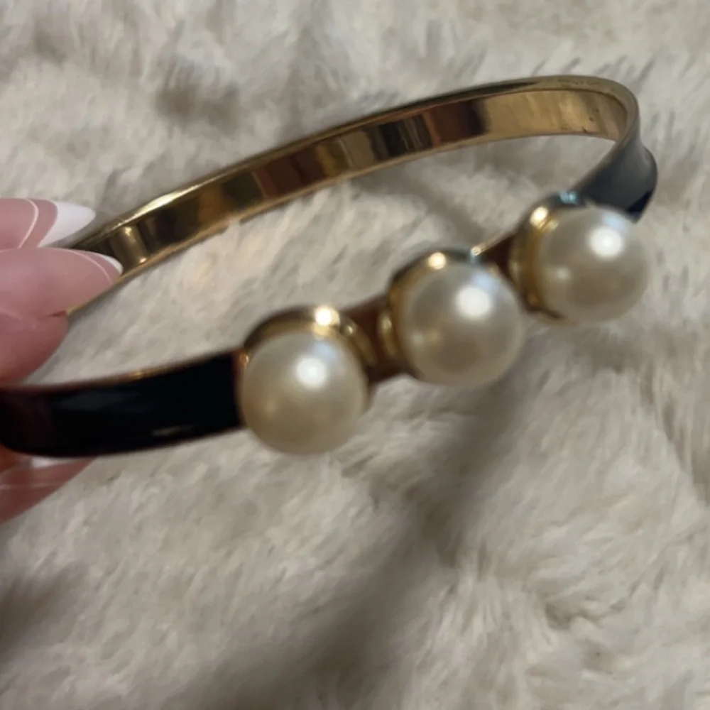 Elegant Gold and fake Pearl Bracelet